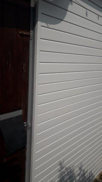 Wand- und Deckenpaneele aus PVC, weiß